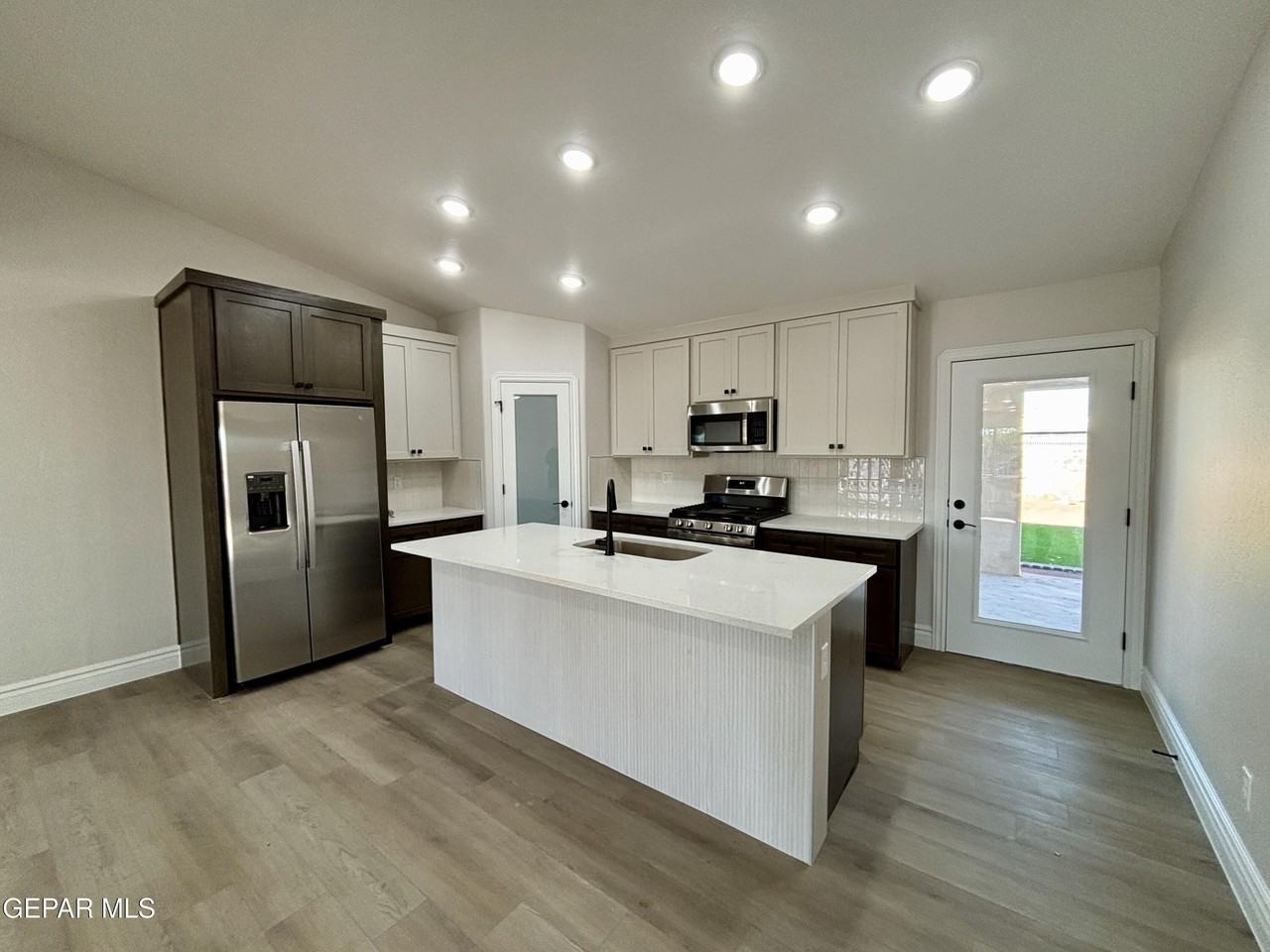 2633 Dunoon Dr - Photo 3 of 25