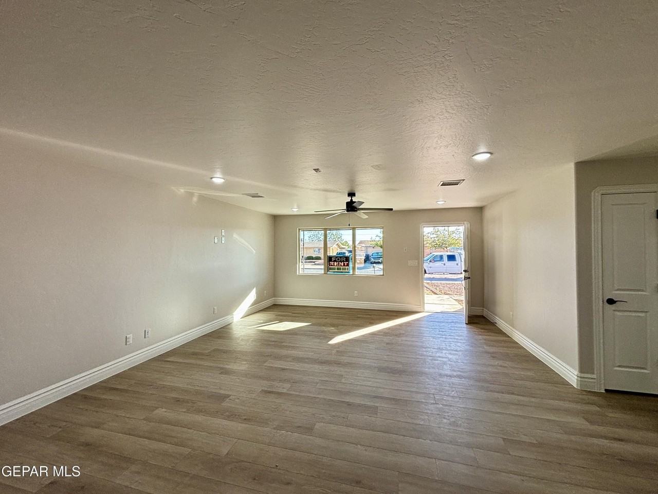 2633 Dunoon Dr - Photo 5 of 25