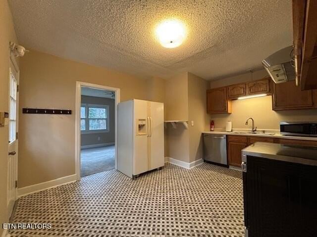 2541 Seaton Ave - Photo 4 of 18