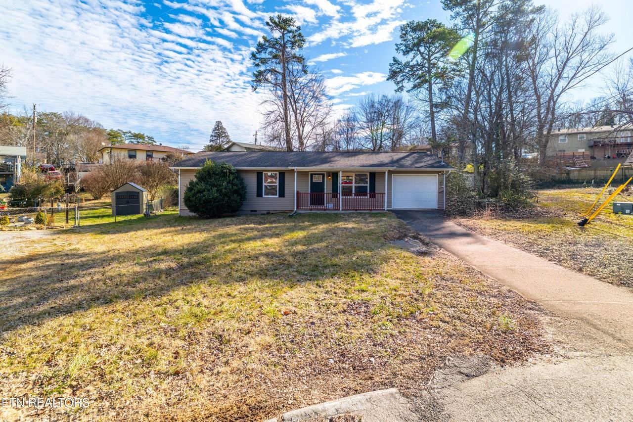 5601 Ludbury Ln - Photo 2 of 26