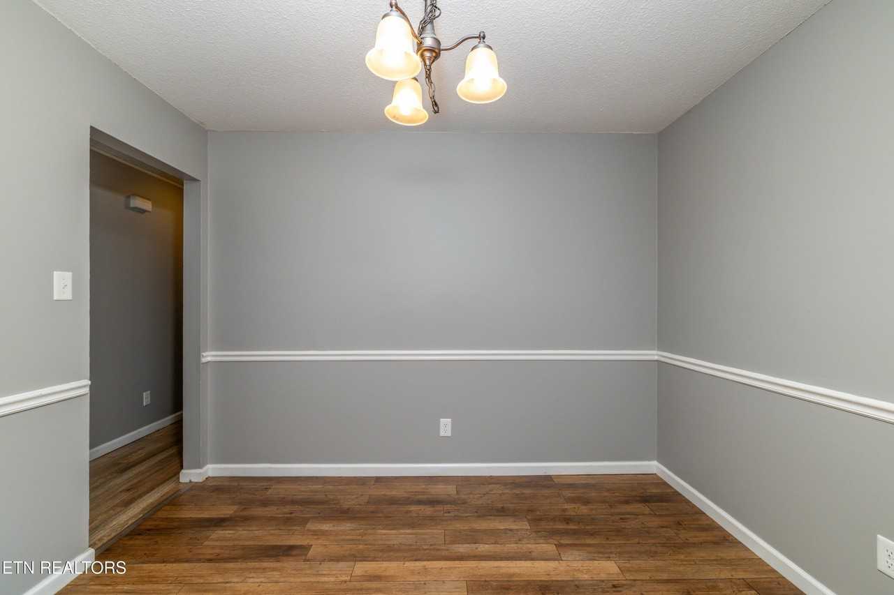 5601 Ludbury Ln - Photo 6 of 26