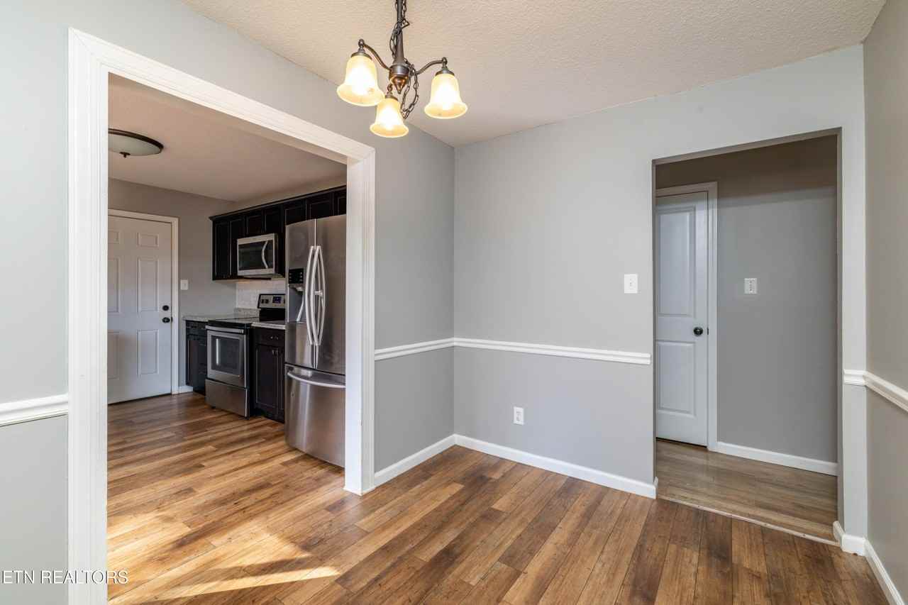 5601 Ludbury Ln - Photo 7 of 26