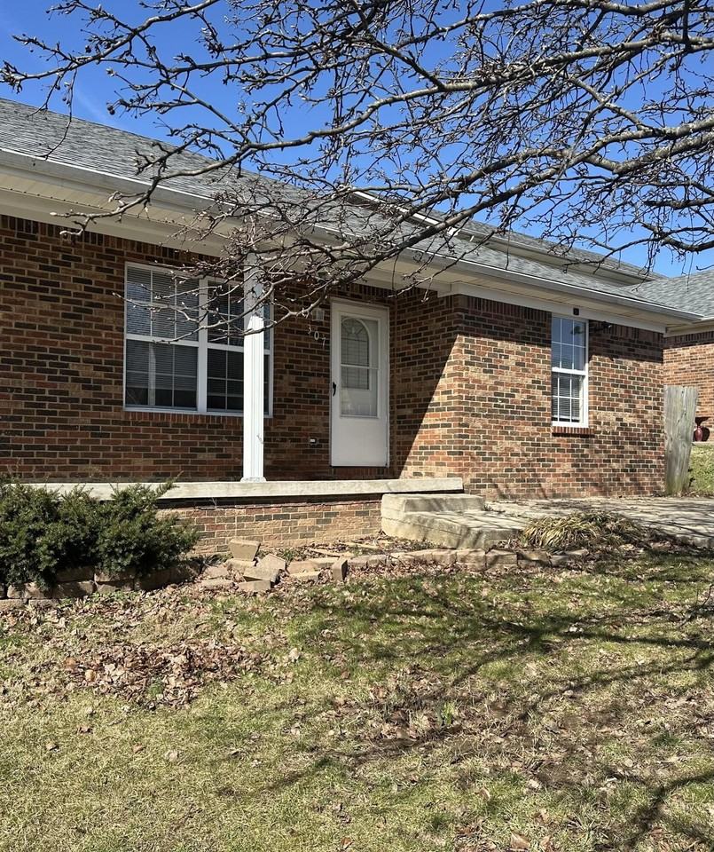 307 Homestead Dr - Photo 2 of 8