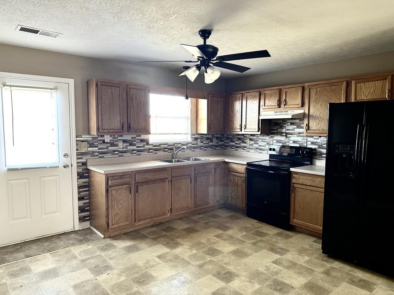 307 Homestead Dr - Photo 4 of 8