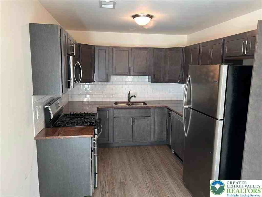 512 Penn St Unit 1 #1 - Photo 3 of 20