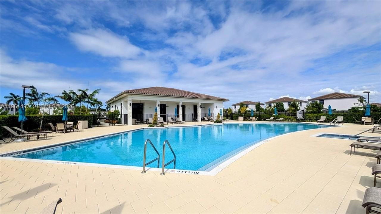 11810 Sw 245th Ter - Photo 2 of 27