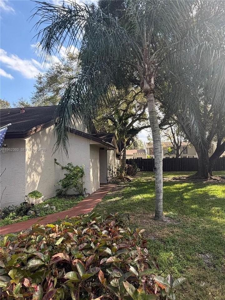 9850 Nw 15th Ct #9850 - Photo 4 of 24