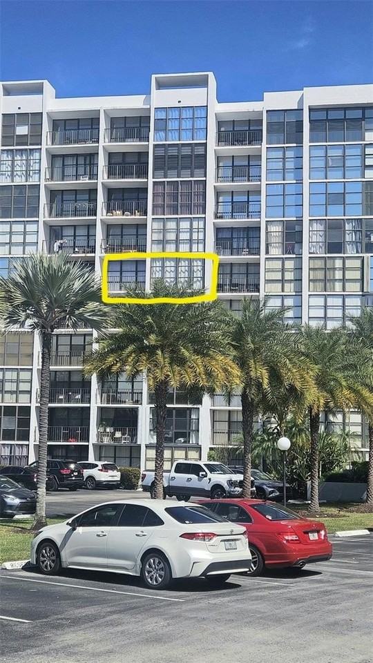 1000 Parkview Dr #605 - Photo 2 of 22