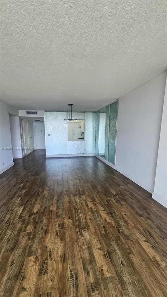 1000 Parkview Dr #605 - Photo 6 of 22