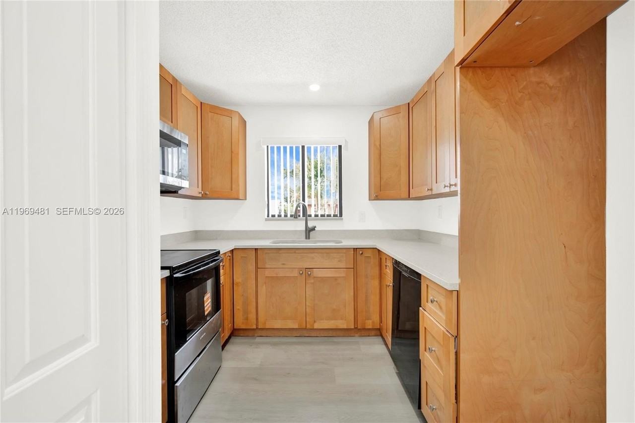 1226 Sw 76th Ct #1226 - Photo 5 of 15