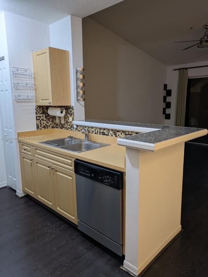 6831 Sw 44th St #302 - Photo 6 of 22