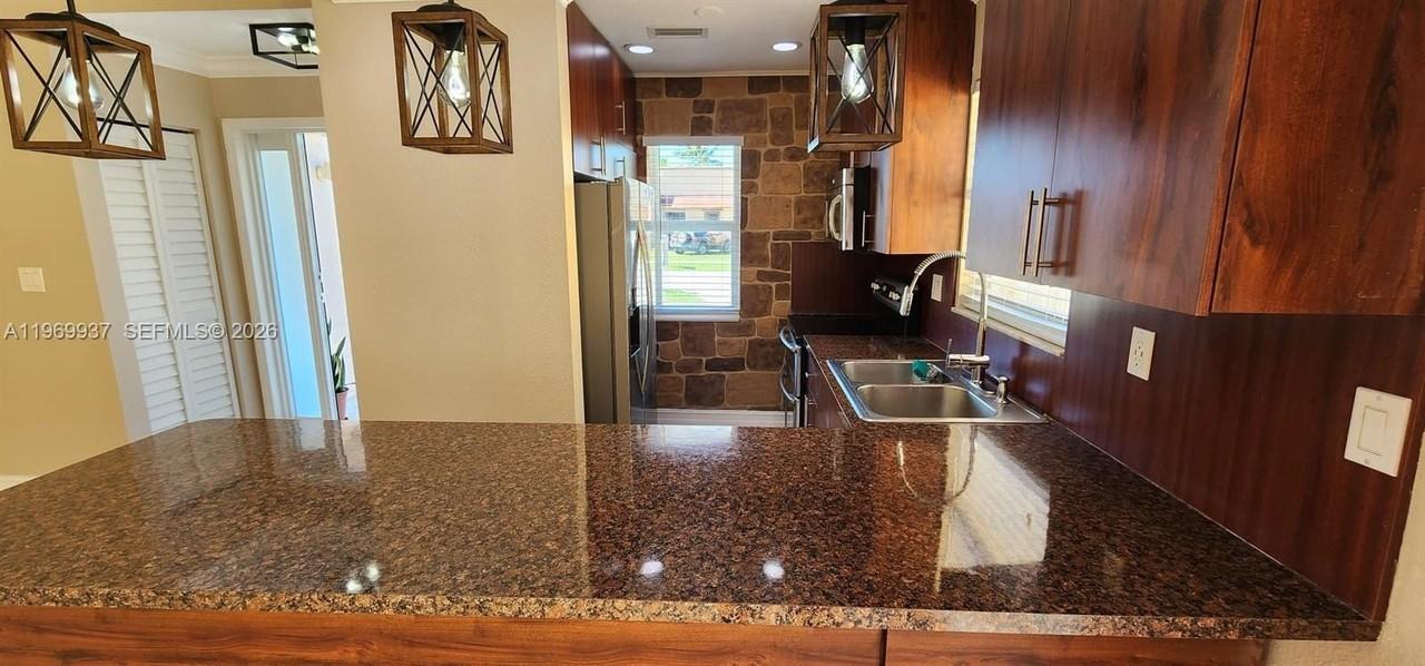 19259 Sw 118th Pl - Photo 2 of 33