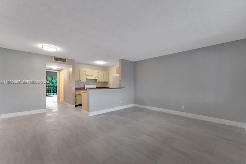 1430 Meadows Cir W #1430 - Photo 4 of 19