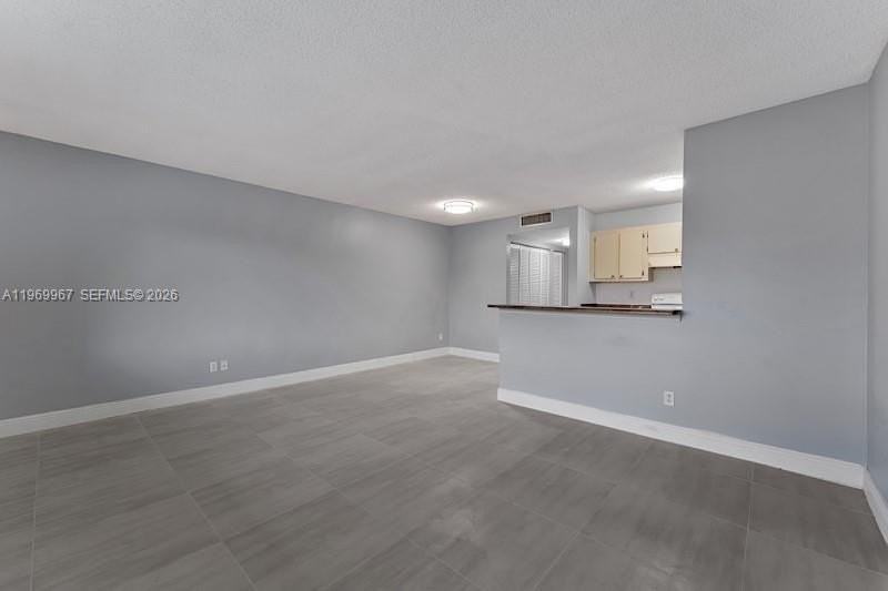 1430 Meadows Cir W #1430 - Photo 5 of 19