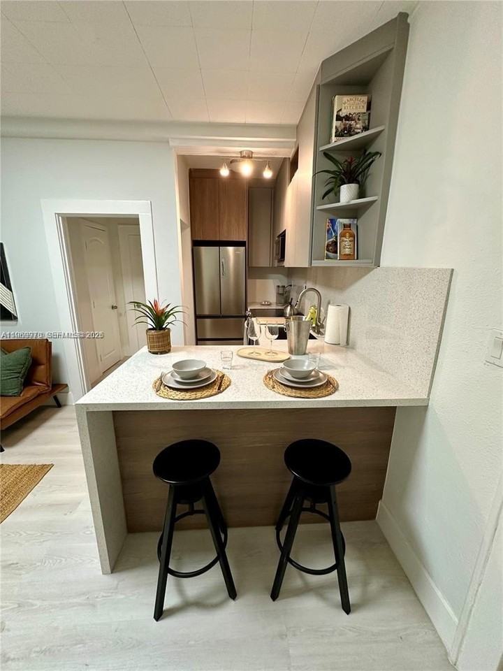 126 Mendoza Ave #2 - Photo 3 of 11