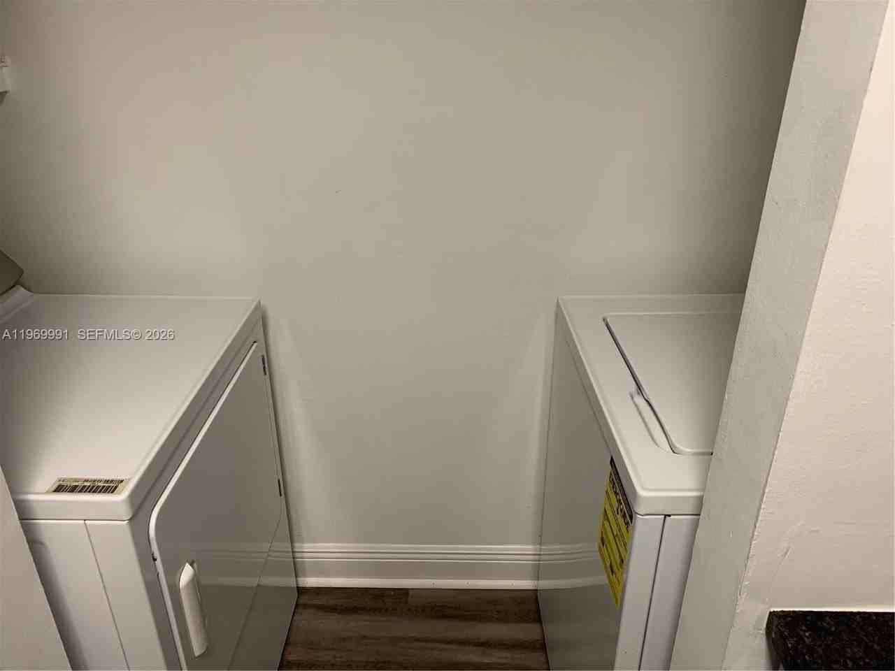 1261 Sw 46th Ave #2004 - Photo 6 of 9