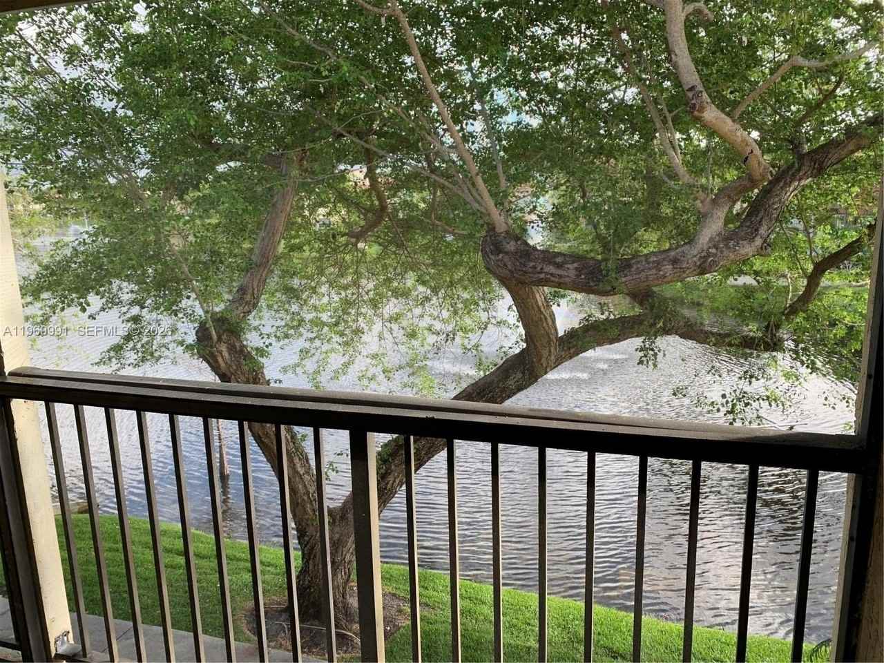 1261 Sw 46th Ave #2004 - Photo 7 of 9