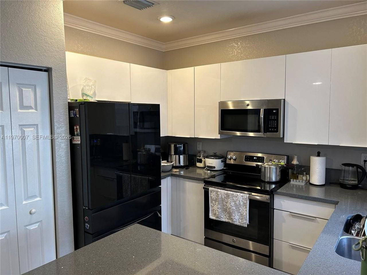 10371 W 33rd Ct #10371 - Photo 6 of 17