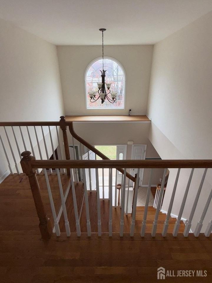 105 Churchill Ave - Photo 5 of 7