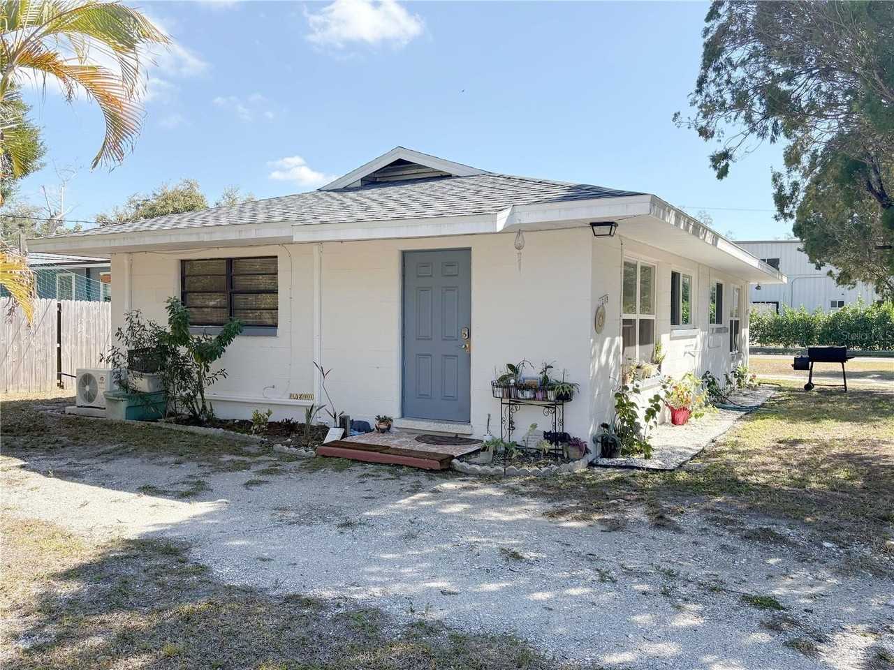 219 21st St E #A - Photo 3 of 12