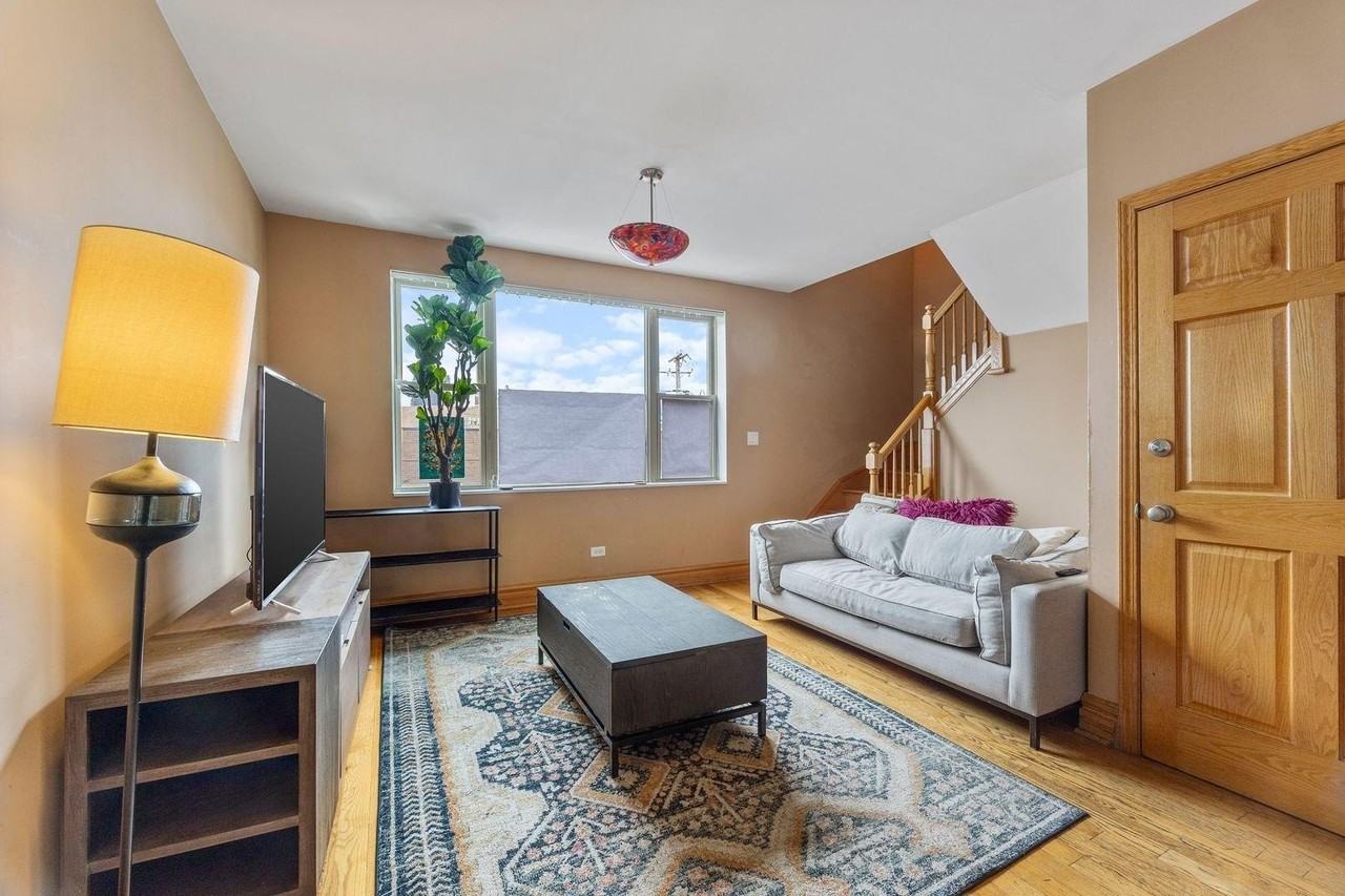 1638 W Blackhawk St Apt 3 #3 - Photo 2 of 17