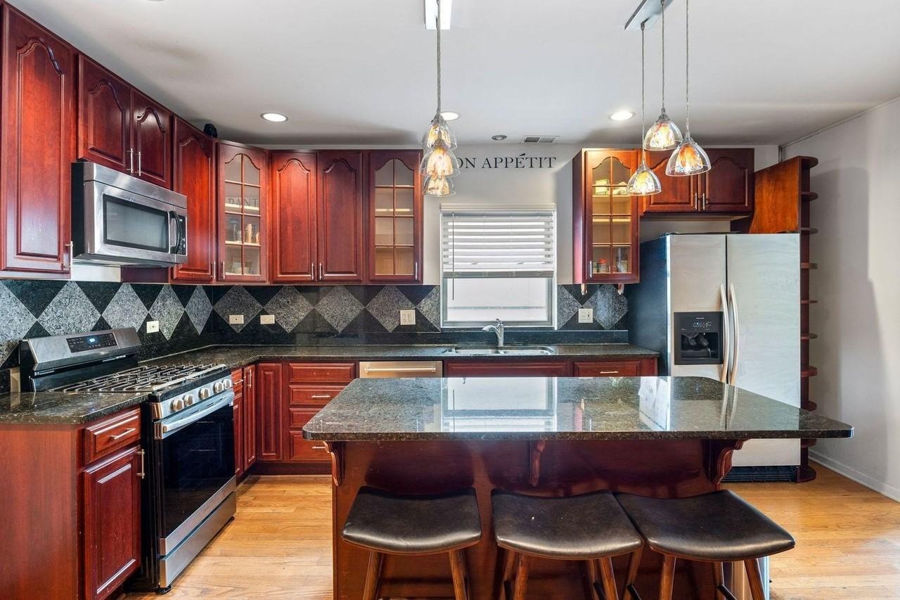 1638 W Blackhawk St Apt 3 #3 - Photo 6 of 17