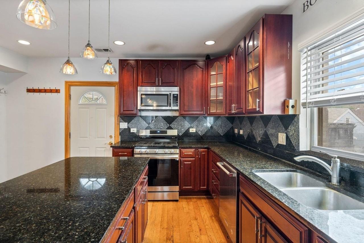 1638 W Blackhawk St Apt 3 #3 - Photo 7 of 17