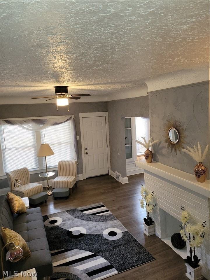 4083 E 143rd St - Photo 3 of 19