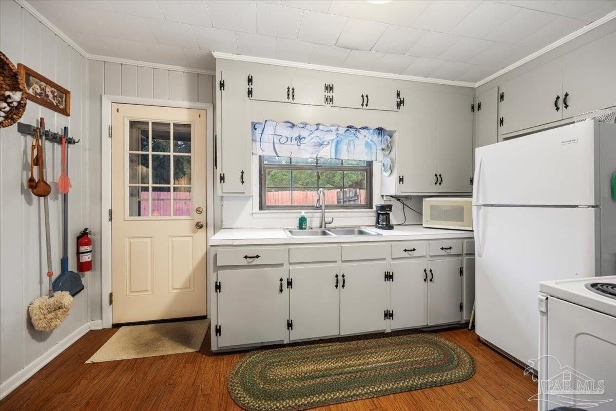 5490 Berryhill Rd - Photo 7 of 27