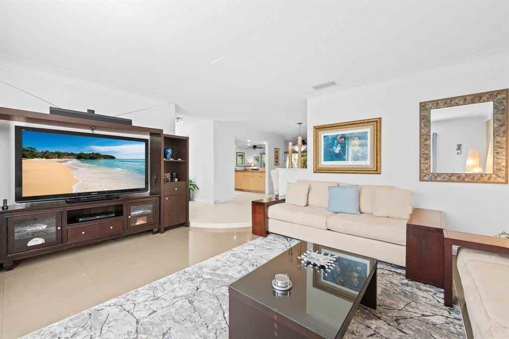 541 Ne 26th Ave - Photo 7 of 34