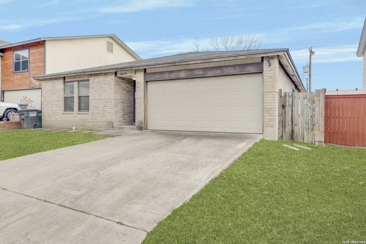 10435 Canyon Vlg - Photo 4 of 34