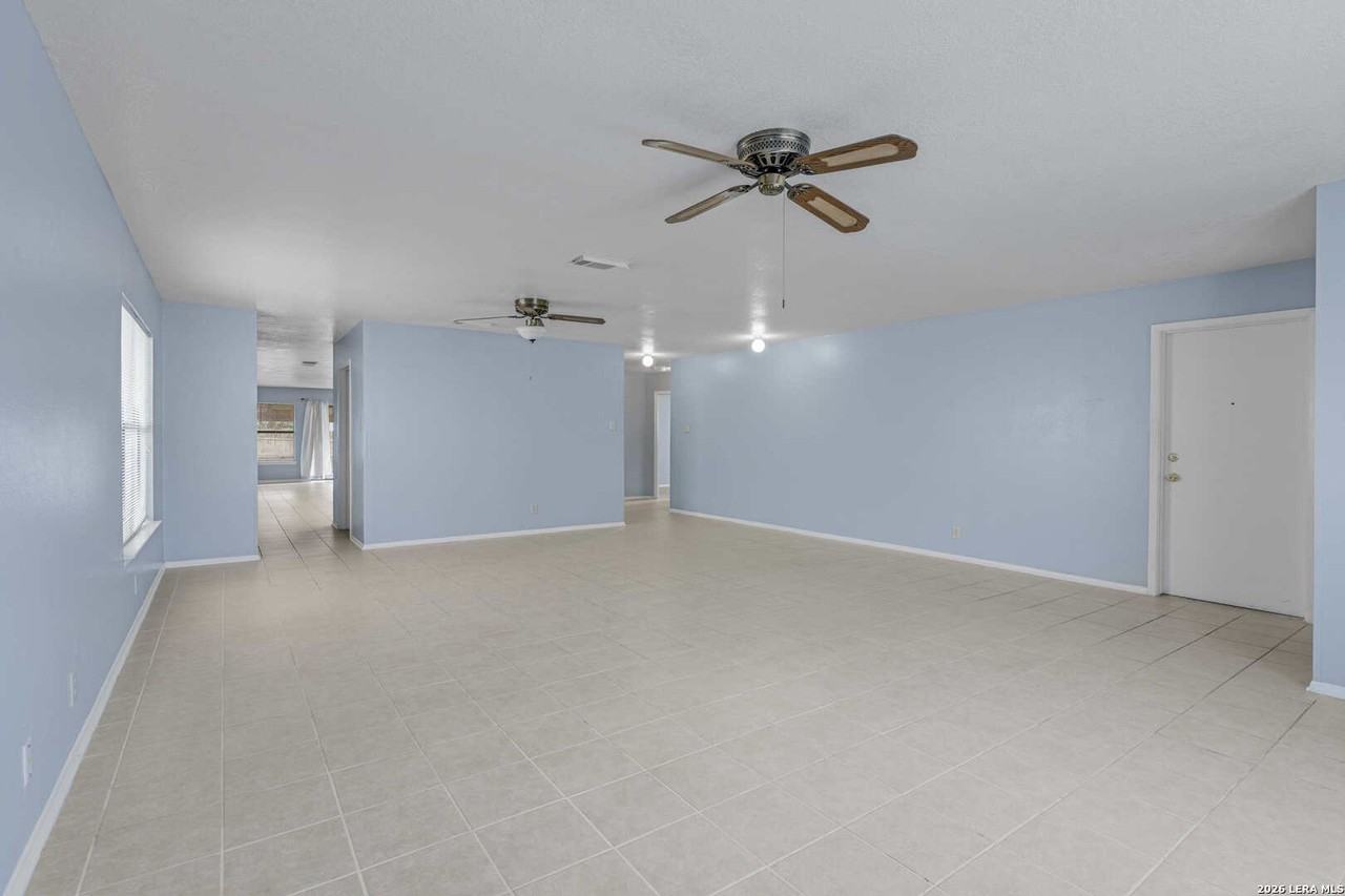 10435 Canyon Vlg - Photo 6 of 34