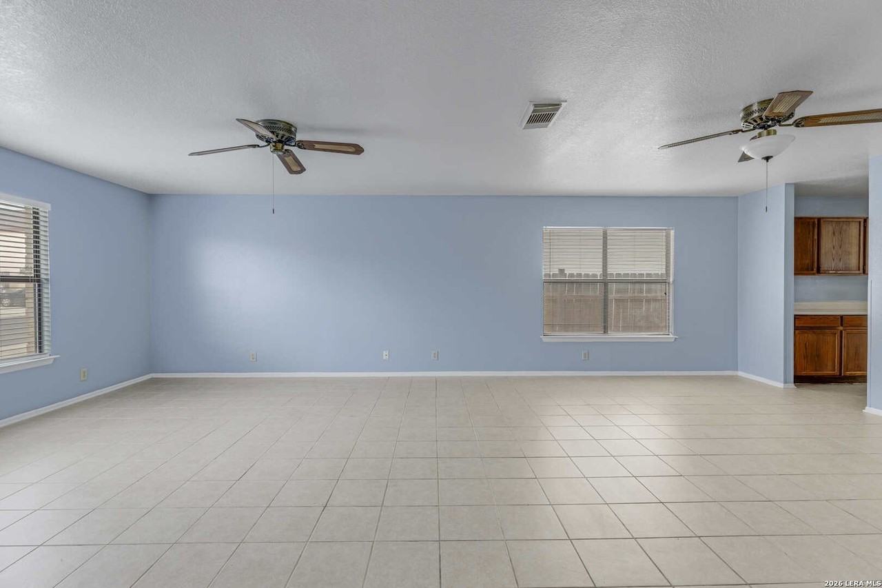 10435 Canyon Vlg - Photo 7 of 34