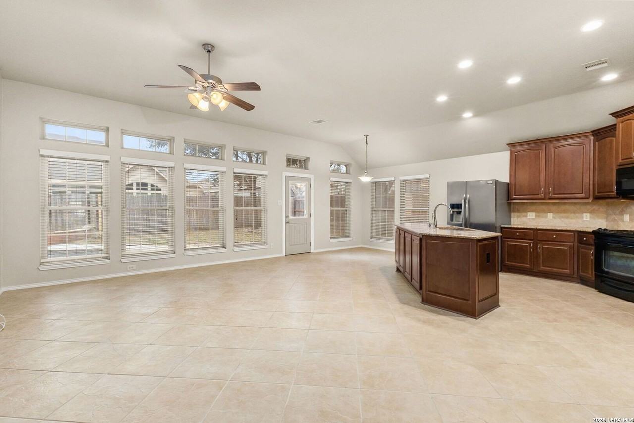 3038 Hidden Mdw - Photo 6 of 19