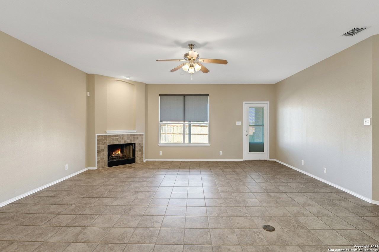 225 Crimson Tree - Photo 5 of 34