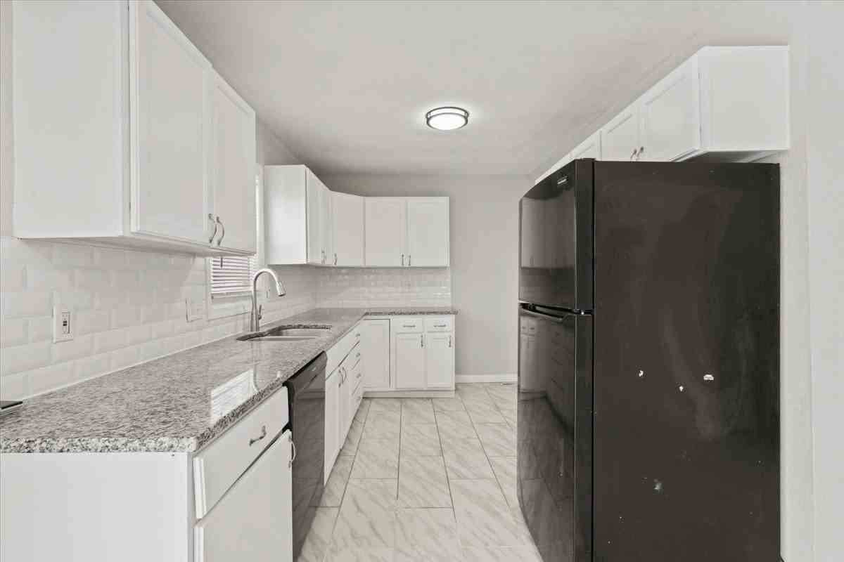 7704 E 103rd Ter - Photo 3 of 17