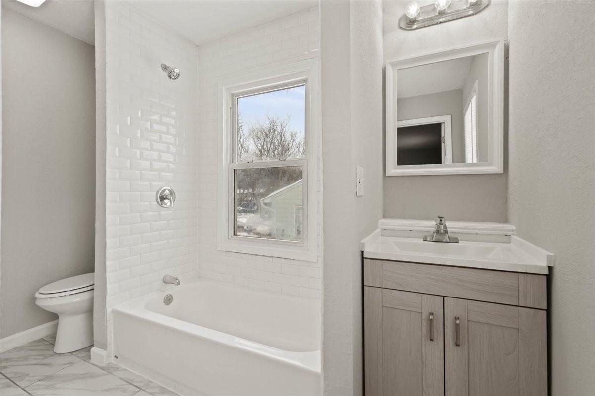 7704 E 103rd Ter - Photo 5 of 17