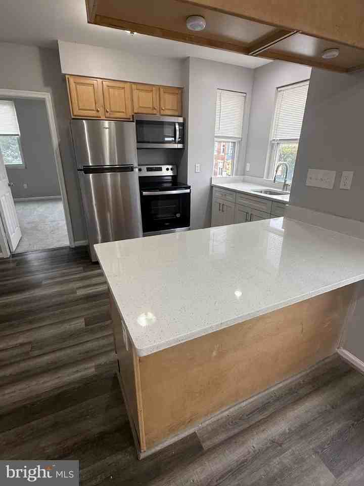 2643 E Madison St Apt B #B - Photo 4 of 4