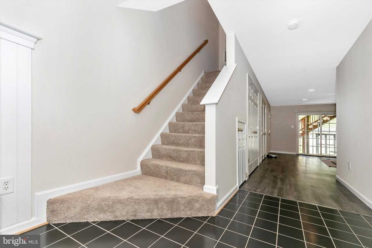 1742 Trestle St - Photo 3 of 50