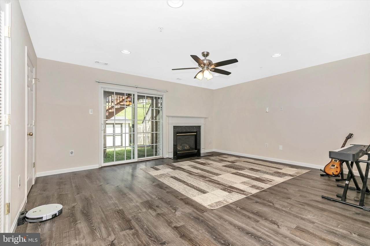 1742 Trestle St - Photo 5 of 50