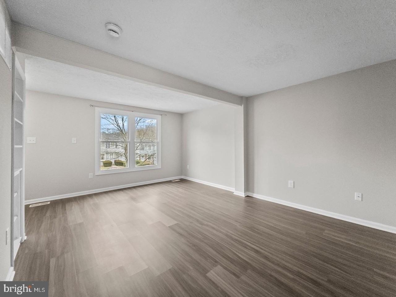 10110 Shelldrake Cir - Photo 4 of 34