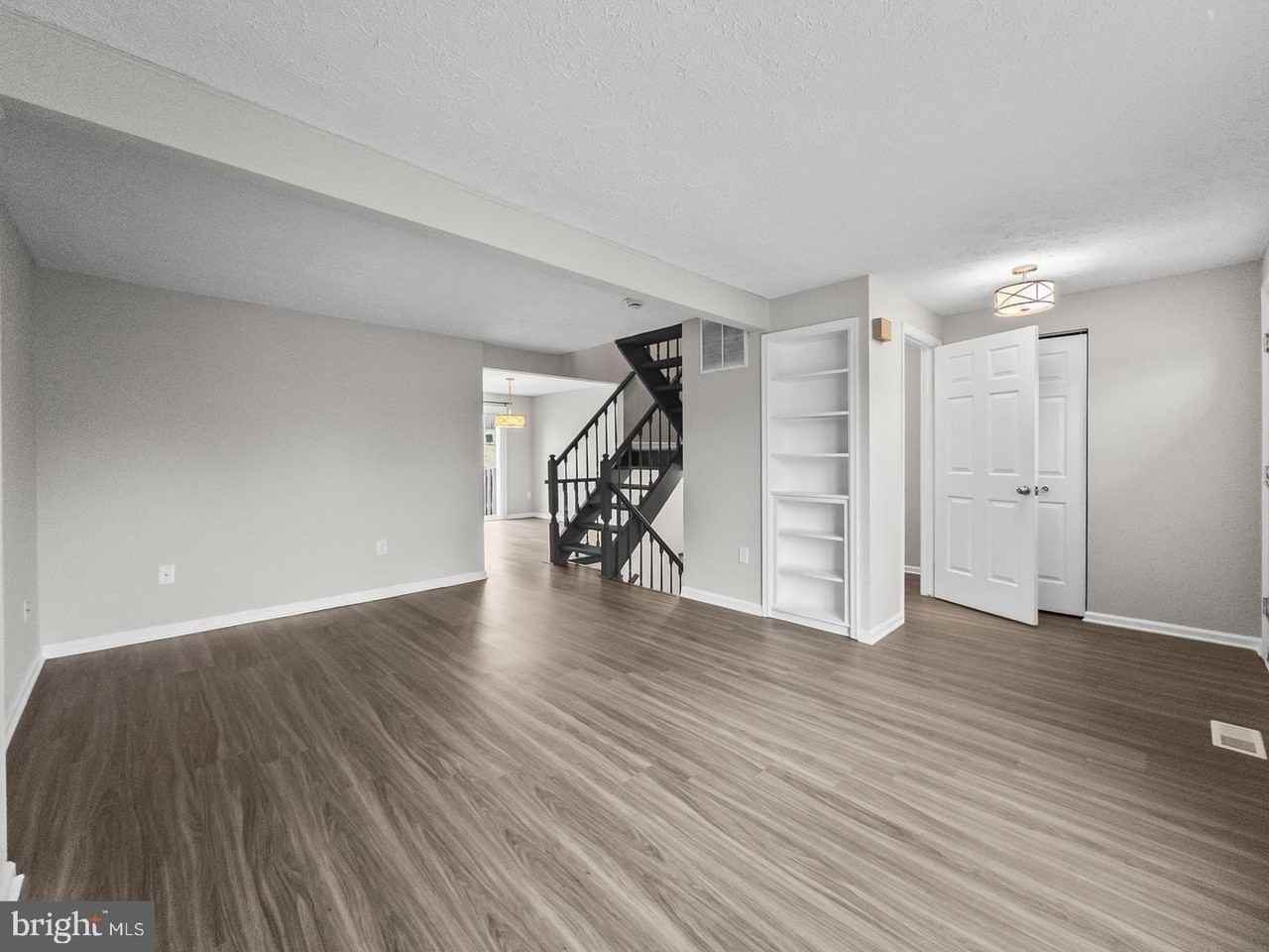 10110 Shelldrake Cir - Photo 5 of 34