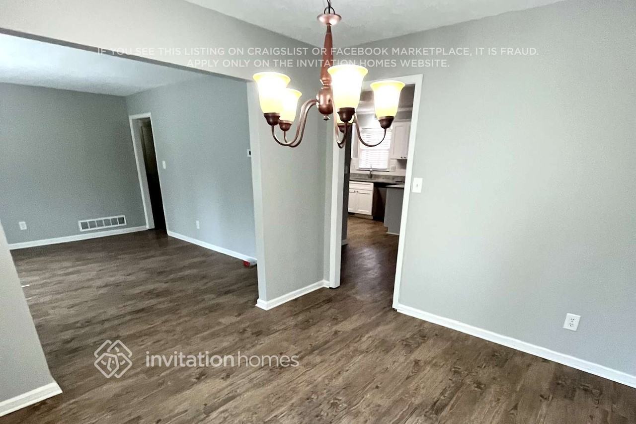 2668 Earl Dr - Photo 2 of 15