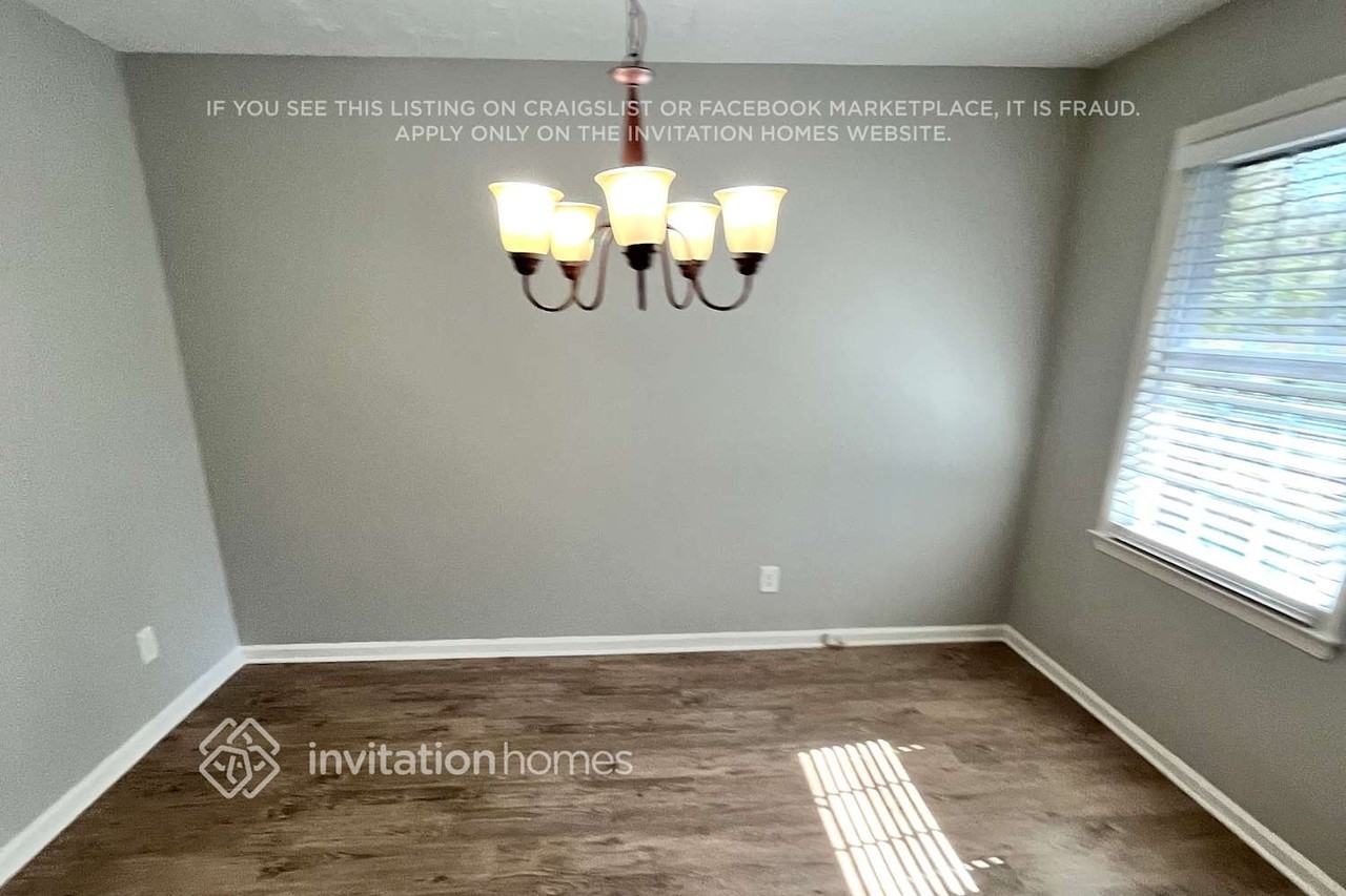 2668 Earl Dr - Photo 3 of 15