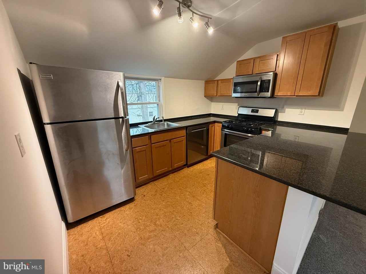 2616 Arlington Blvd Uppr Apt - Photo 3 of 18