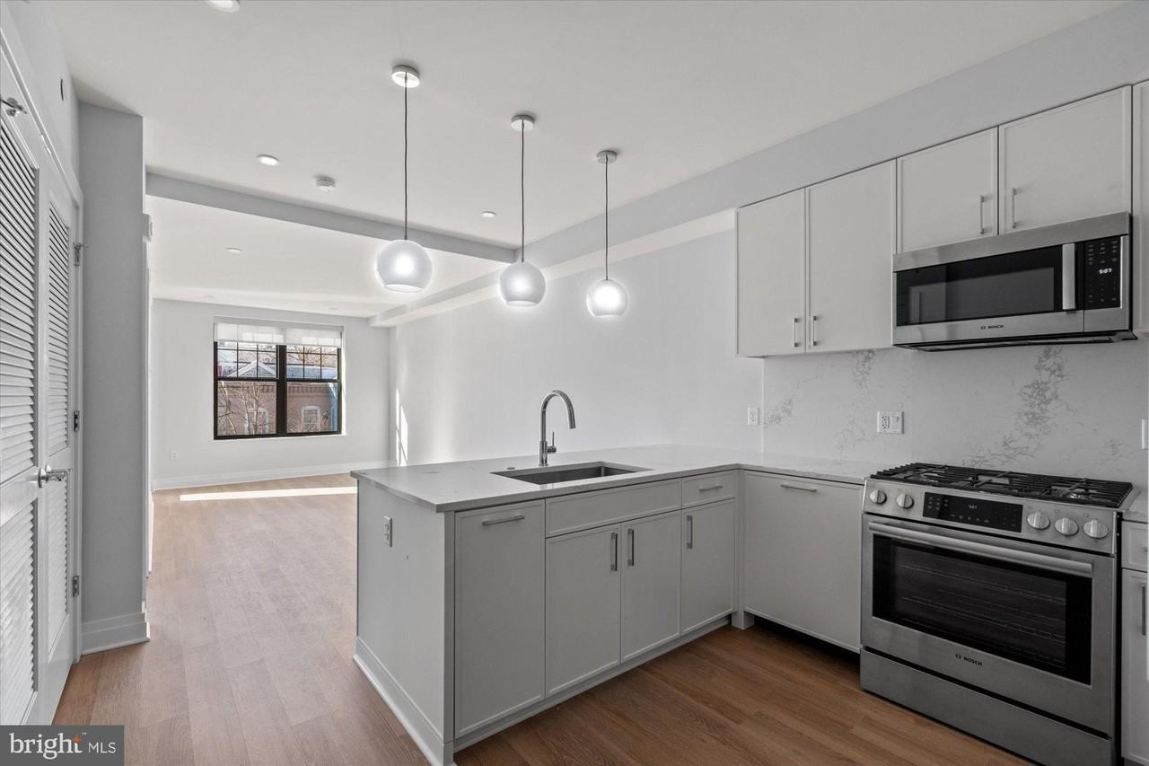 811 N Columbus St Unit 302 #302 - Photo 5 of 50