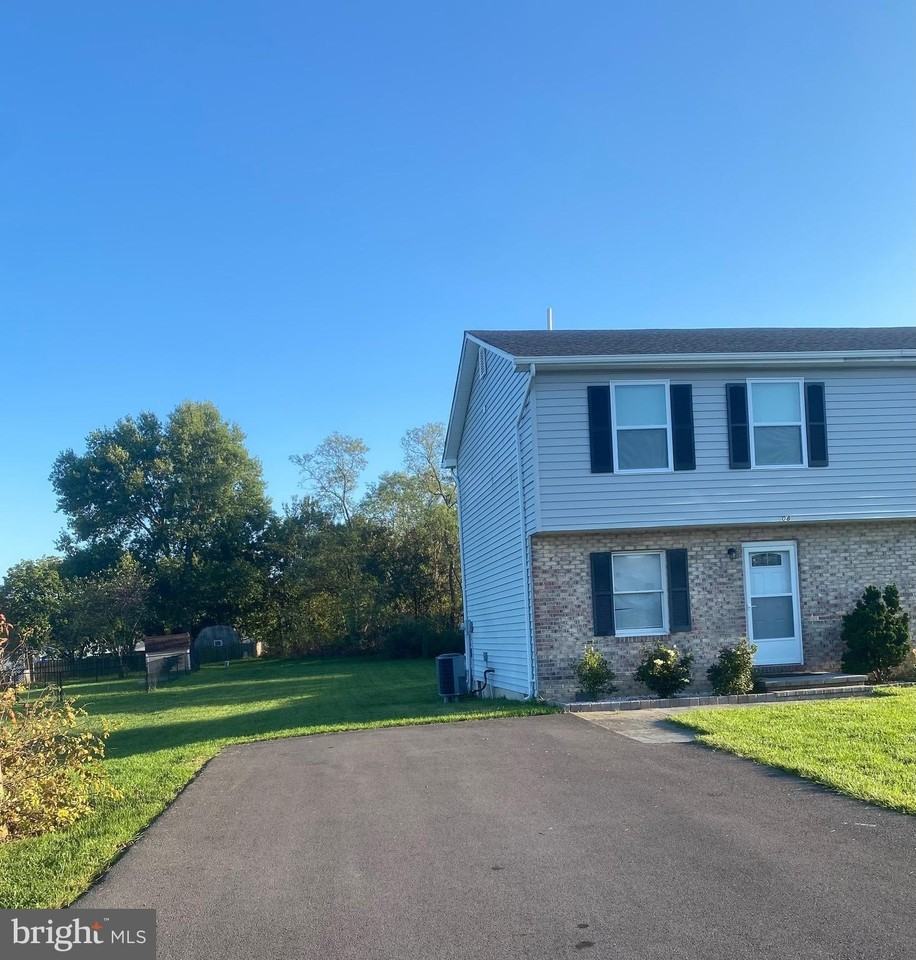 208 Hackberry Dr - Photo 2 of 24