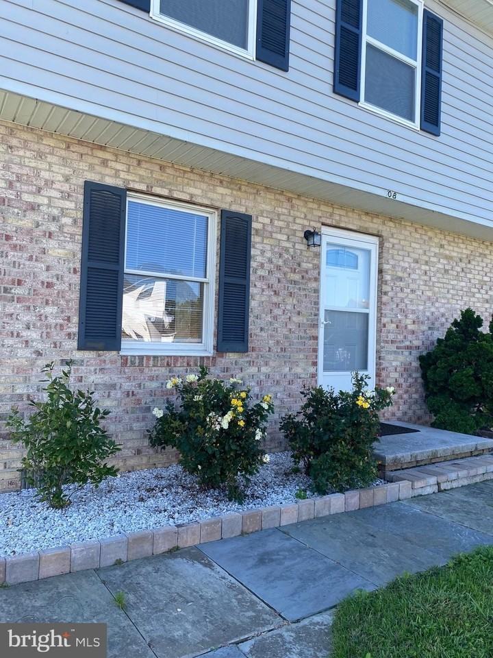 208 Hackberry Dr - Photo 3 of 24