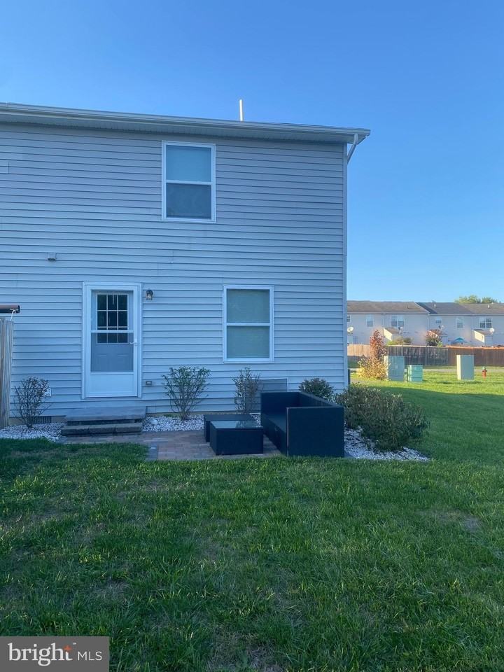 208 Hackberry Dr - Photo 4 of 24