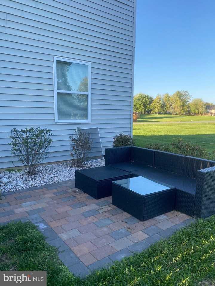 208 Hackberry Dr - Photo 5 of 24